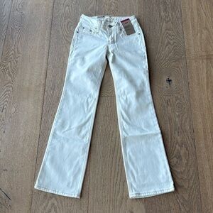 NWT SUPER LOW BOOT CUT LEVI’S